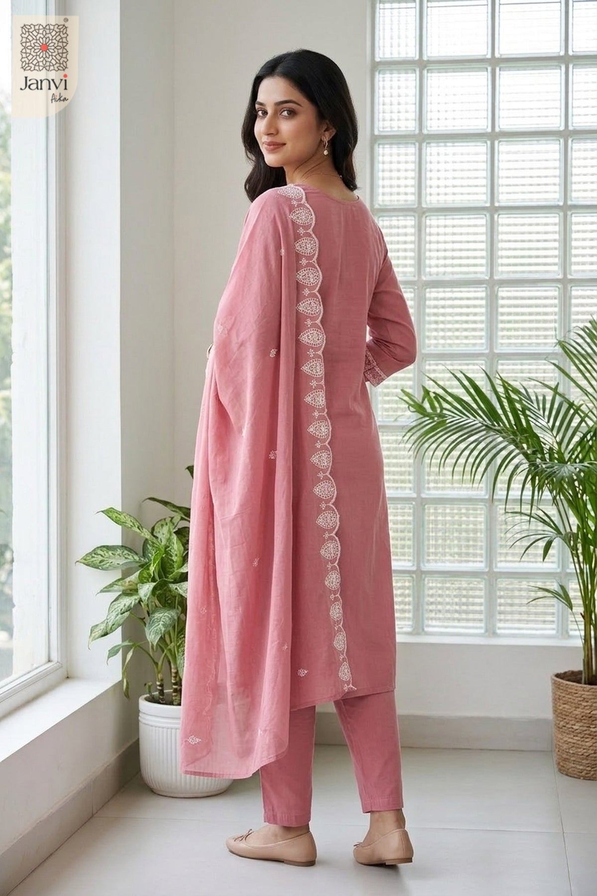 Pink Zariya Intricate Embroidered Straight Kurta