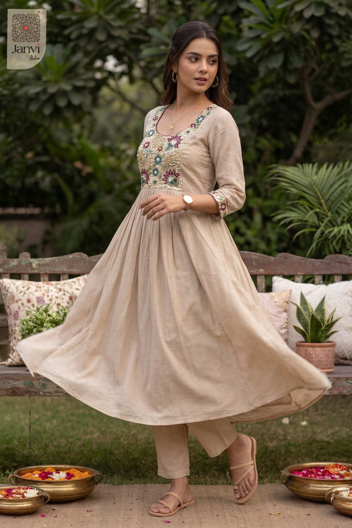 Sand Jewel Meadow Beadwork Round Neck