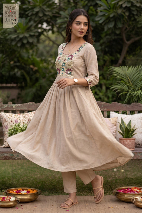 Sand Jewel Meadow Beadwork Round Neck