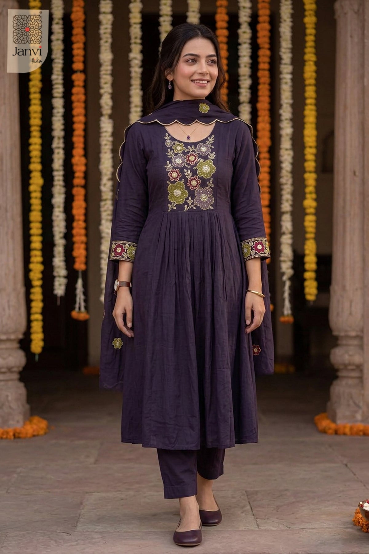 Violet Wildloom Floral Round Neck