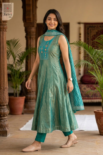 Waist-up front view of Aurel Skyline presenting style for best online boutiques for dresses.