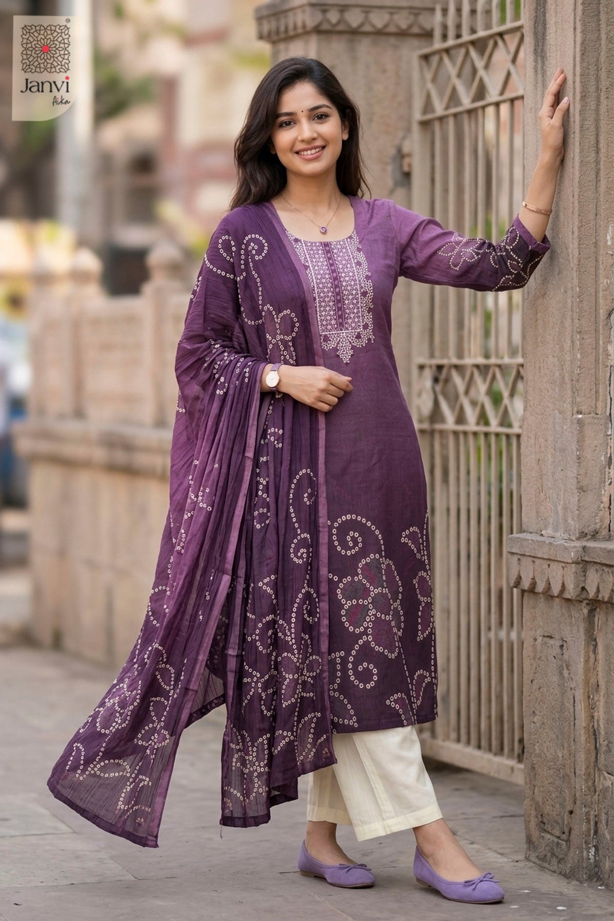 Mauve Bandhani Elegance