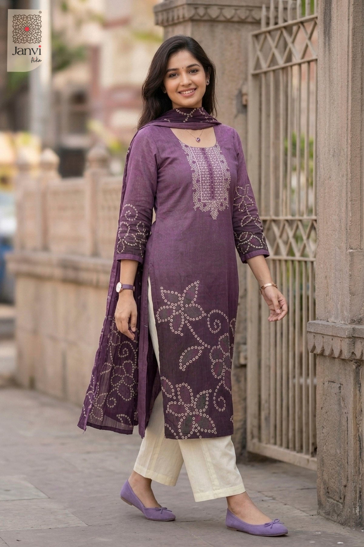 Mauve Bandhani Elegance