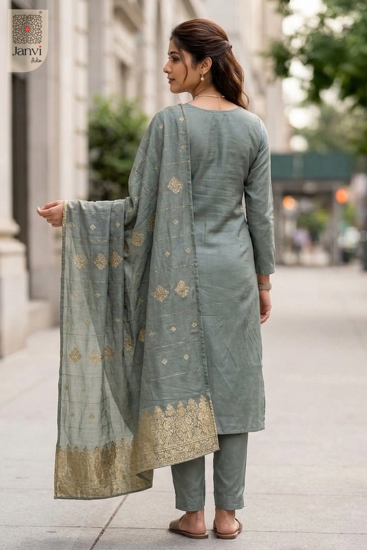 Tavira Floral Embroidered Kurta Set